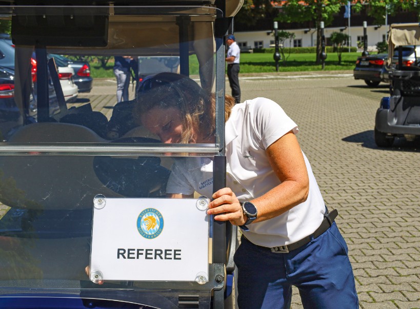 Referee
